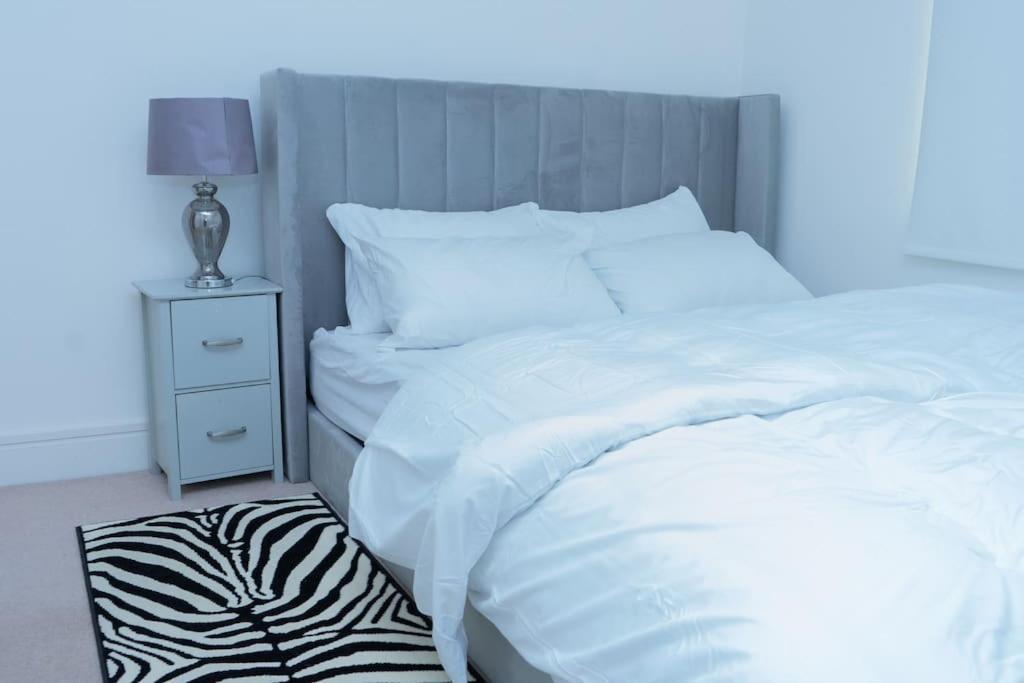 1 Bed Luxury Comfortable Apt ロンドン エクステリア 写真