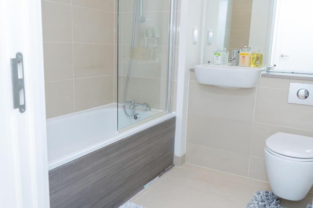 1 Bed Luxury Comfortable Apt ロンドン エクステリア 写真